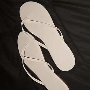 Flat thong sandal